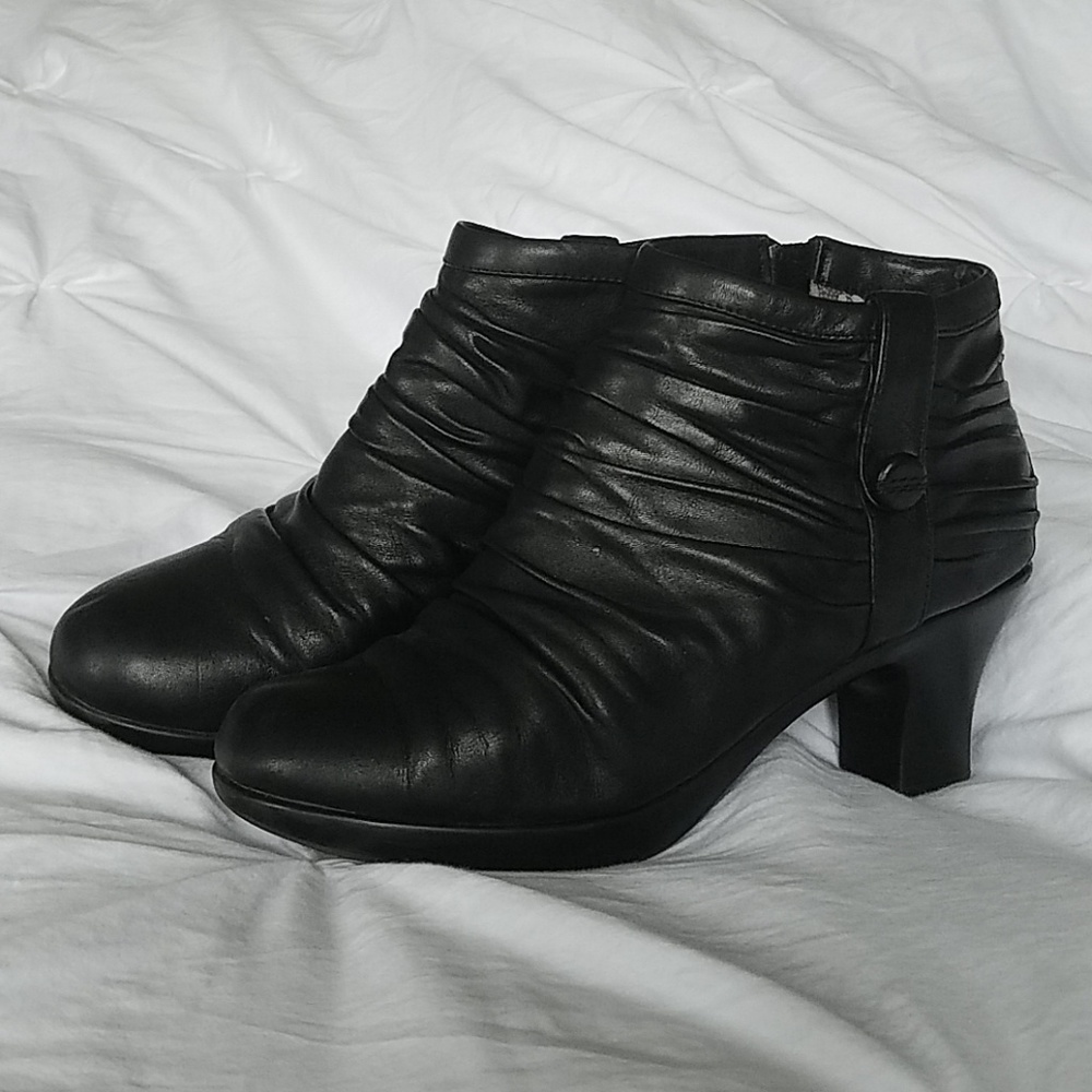 Black leather Dansko booties